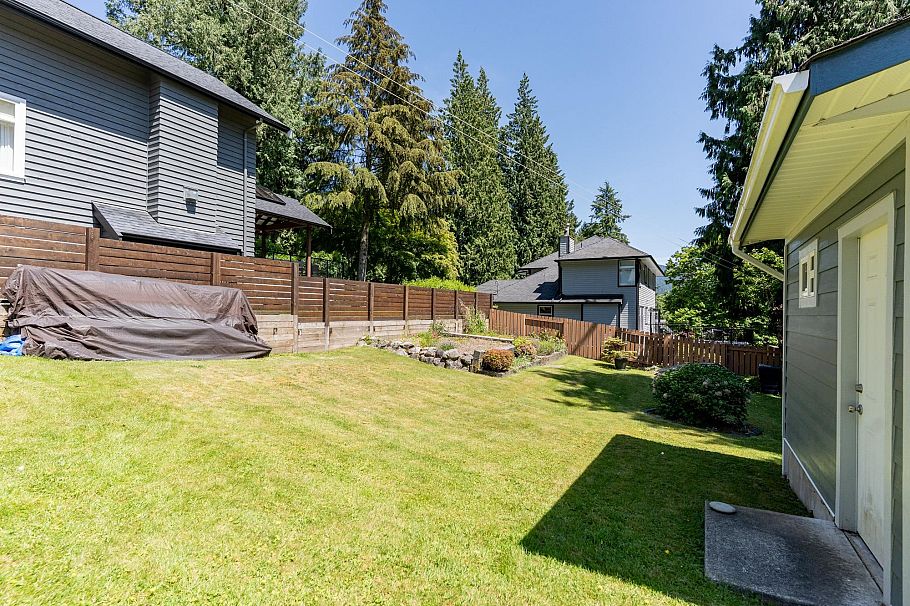 4370 Mountain Highway North Vancouver, BC - 16