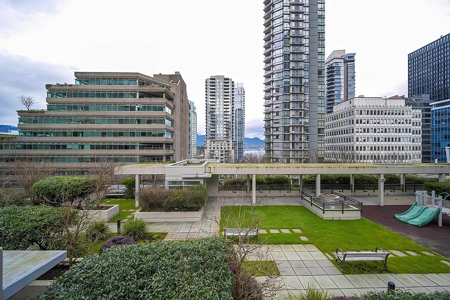 303 1211 Melville Street Vancouver, BC - 28