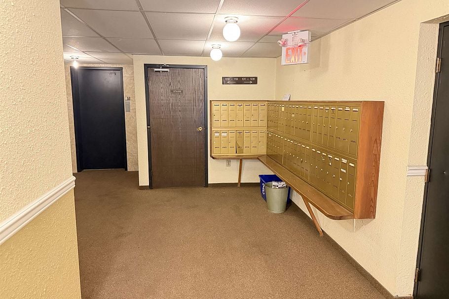 109 3925 Kingsway Burnaby, BC - 2