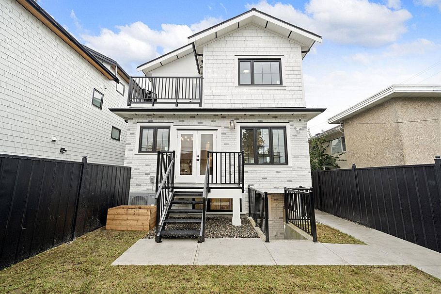 2793 W 21st Avenue Vancouver, BC - 1