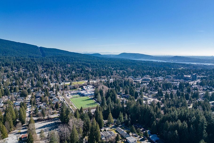 3866 Michener Way North Vancouver, BC - 36