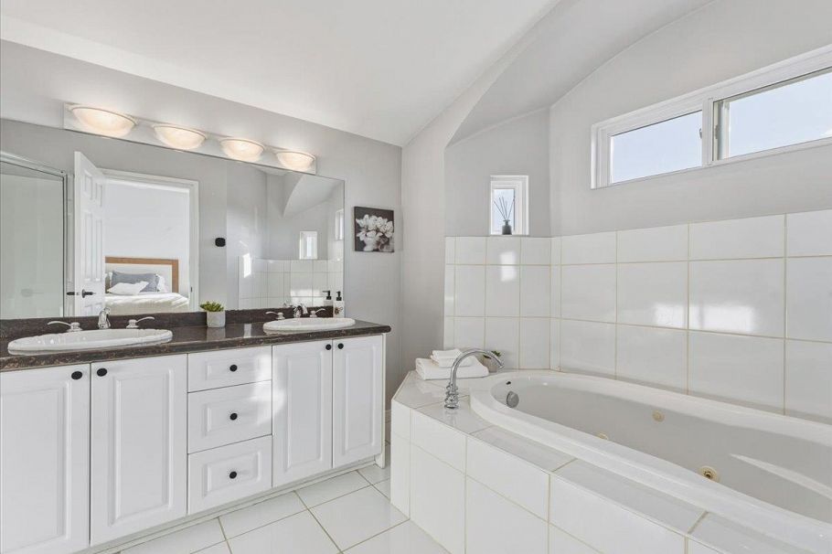 318 E Keith Road North Vancouver, BC - 25