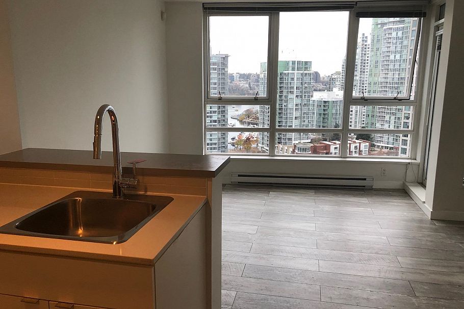 2201 939 Expo Boulevard Vancouver, BC - 3