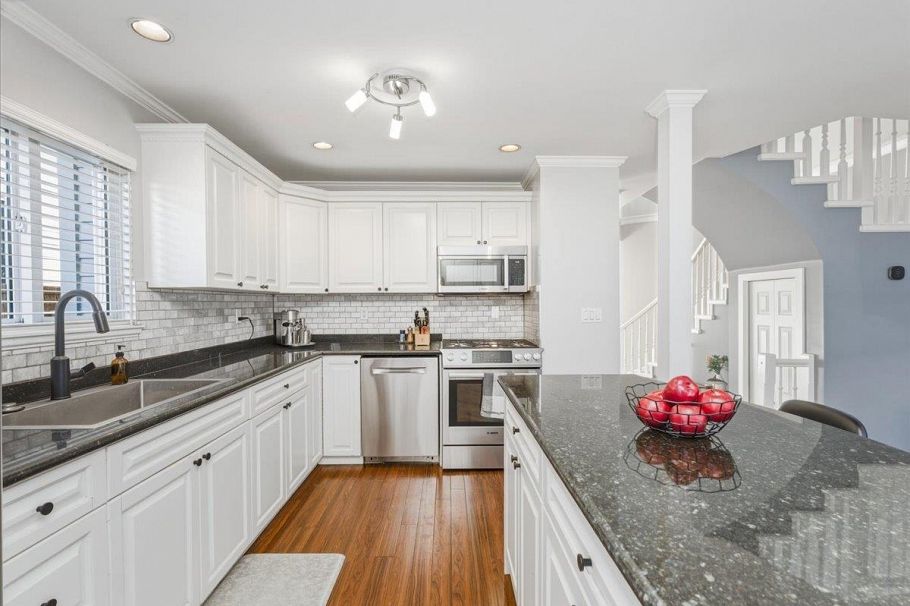 318 E Keith Road North Vancouver, BC - 13