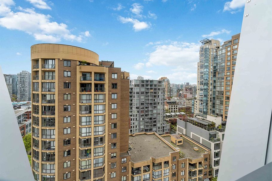 1305 1111 Richards Street Vancouver, BC - 35