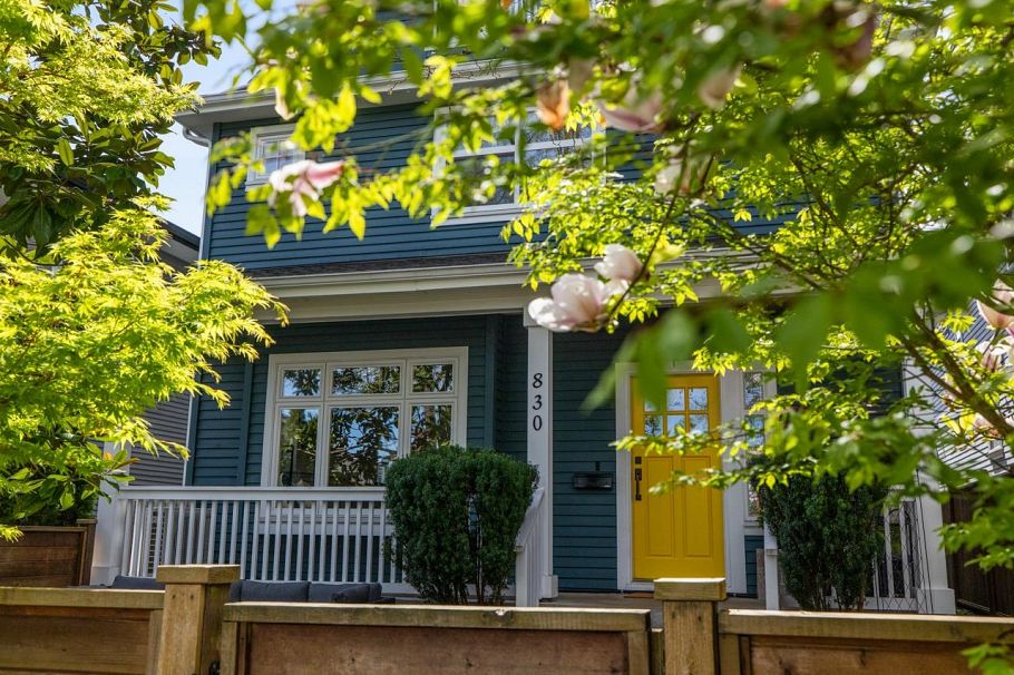 830 E 10th Avenue Vancouver, BC - 2