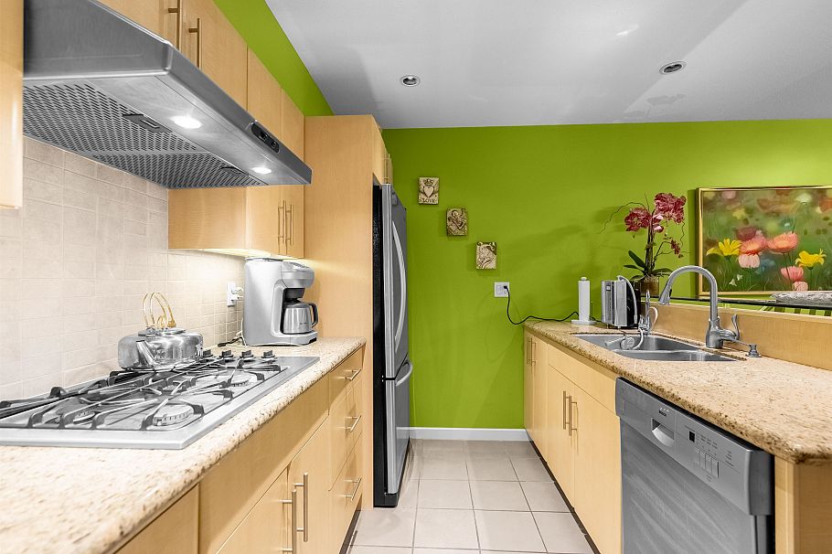 104 3750 Edgemont Boulevard North Vancouver, BC - 10