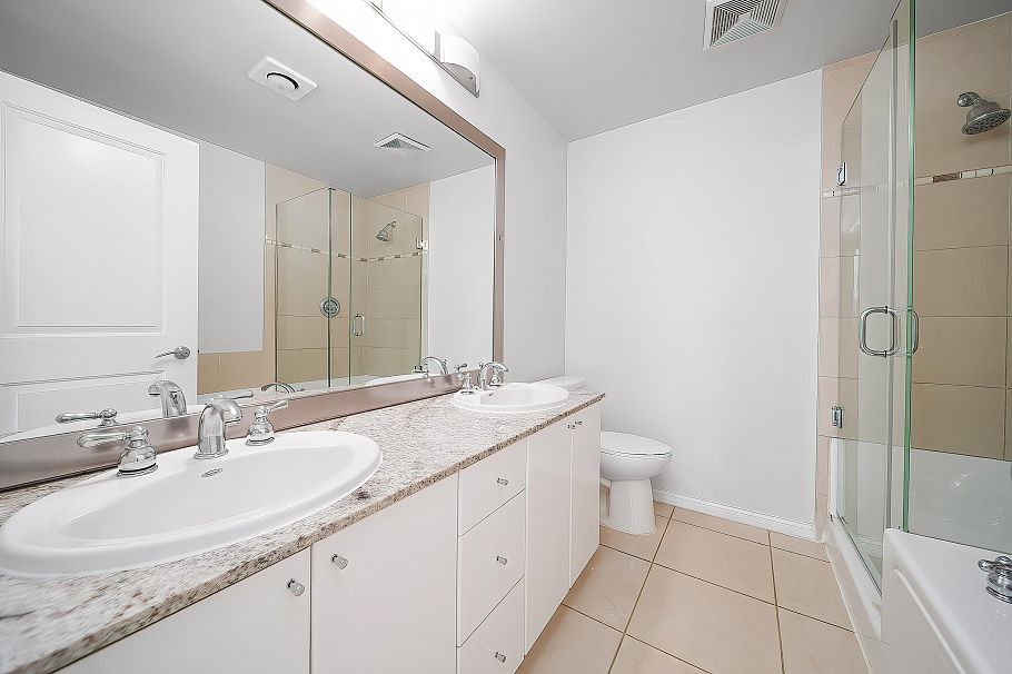 303 1211 Melville Street Vancouver, BC - 18