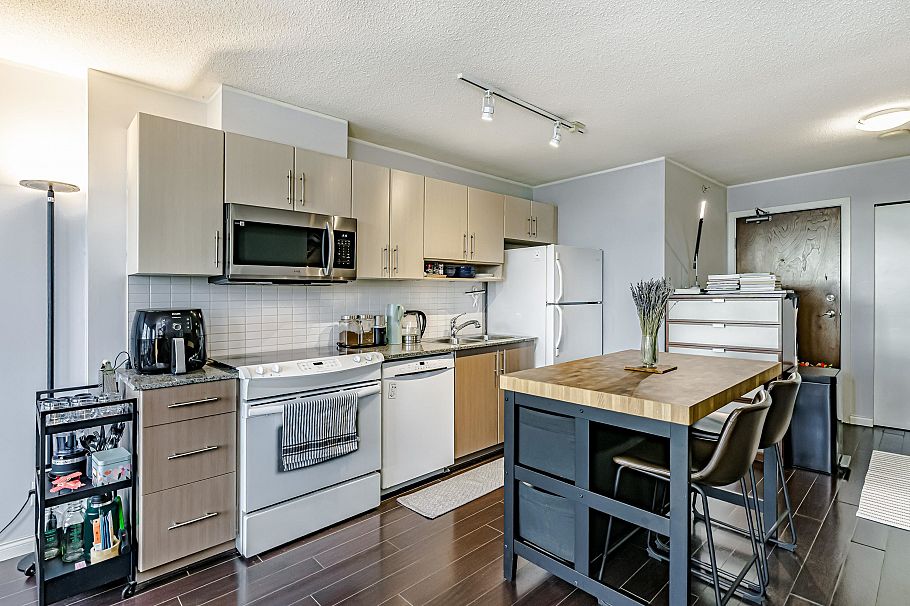 1201 550 Taylor Street Vancouver, BC - 2