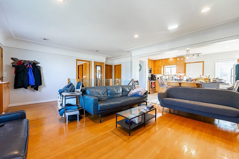 3654 E 25th Avenue Vancouver, BC - 12