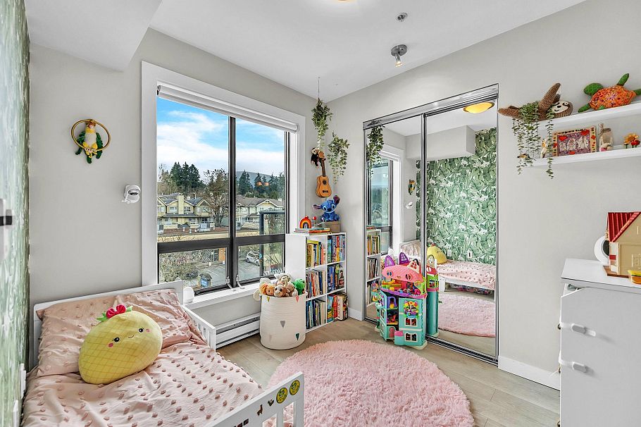 405 935 W 16th Street North Vancouver, BC - 20