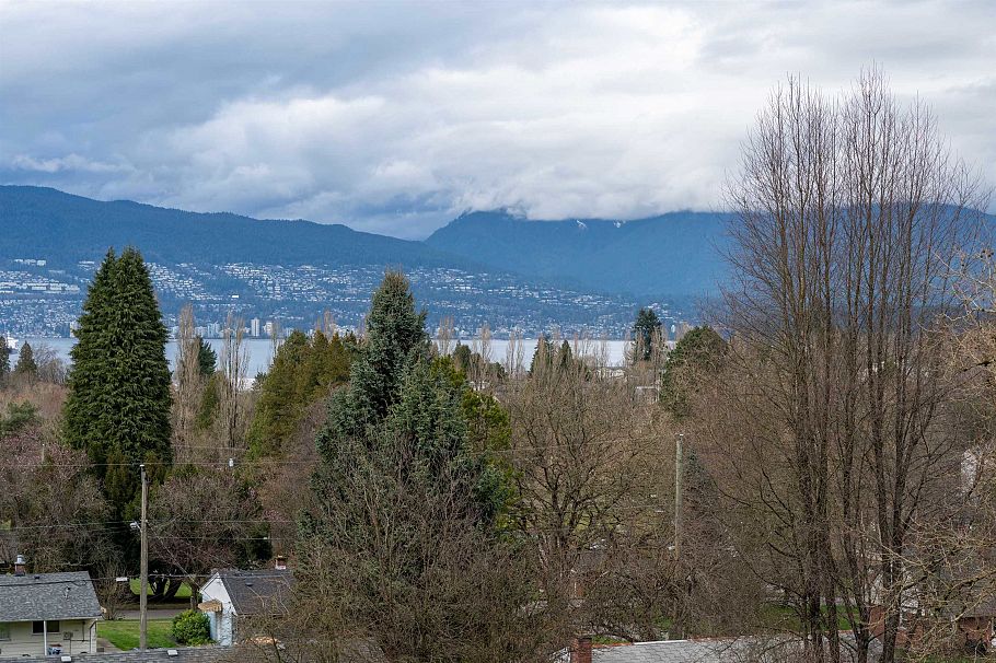 3955 W Broadway Vancouver, BC - 35