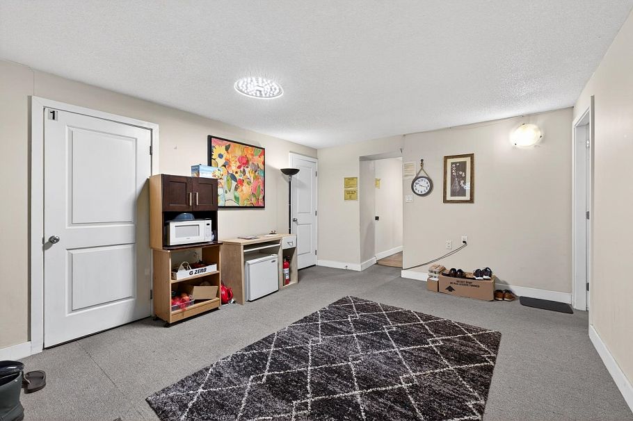 557 E 21st Avenue Vancouver, BC - 21