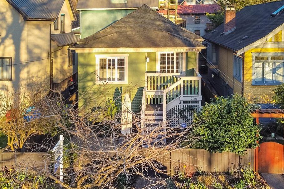 708 Woodland Drive Vancouver, BC - 18