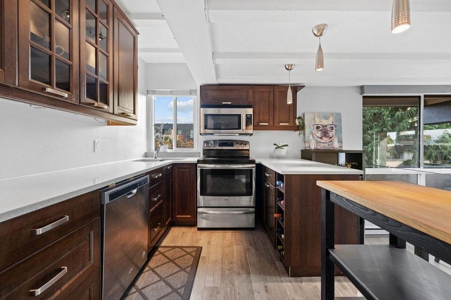 201 341 Mahon Avenue North Vancouver, BC - 2