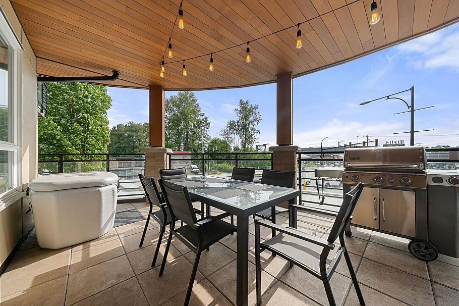 218 733 W 14th Street North Vancouver, BC - 14