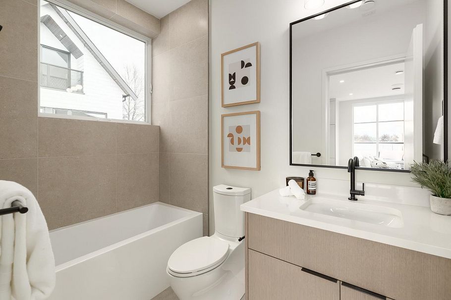 2652 E 38th Avenue Vancouver, BC - 16