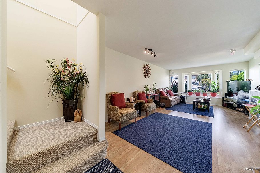 215 W 18th Street North Vancouver, BC - 2