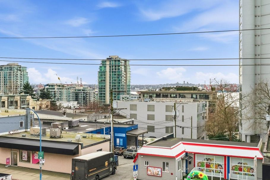 402 124 W 3rd Street North Vancouver, BC - 19