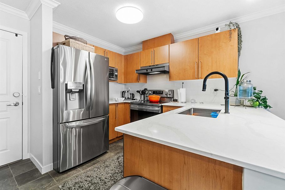 406 1150 E 29th Street North Vancouver, BC - 4