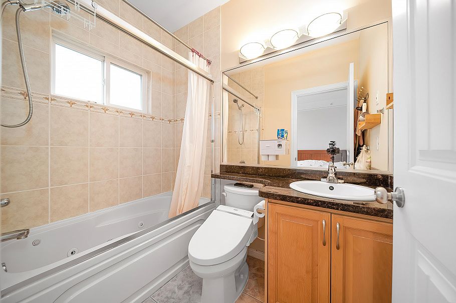 3320 E 43rd Avenue Vancouver, BC - 11