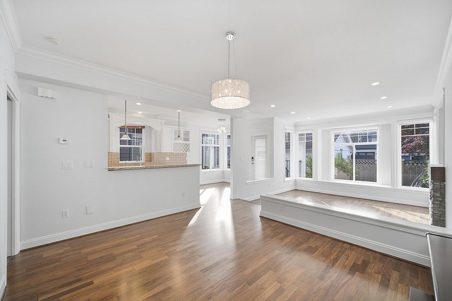 2411 George Street North Vancouver, BC - 10