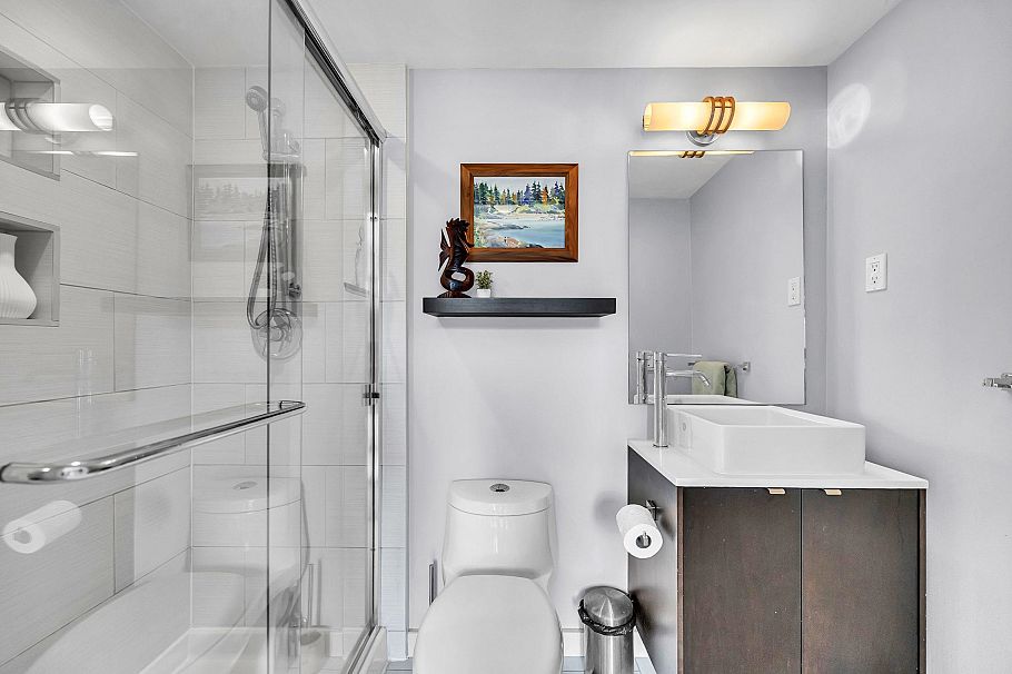 405 935 W 16th Street North Vancouver, BC - 21