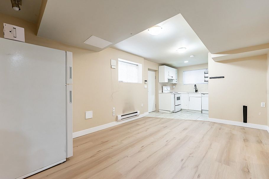 3654 E 25th Avenue Vancouver, BC - 29