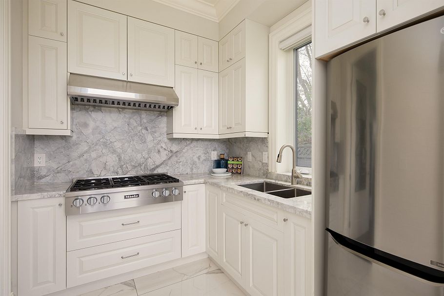 3955 W Broadway Vancouver, BC - 17