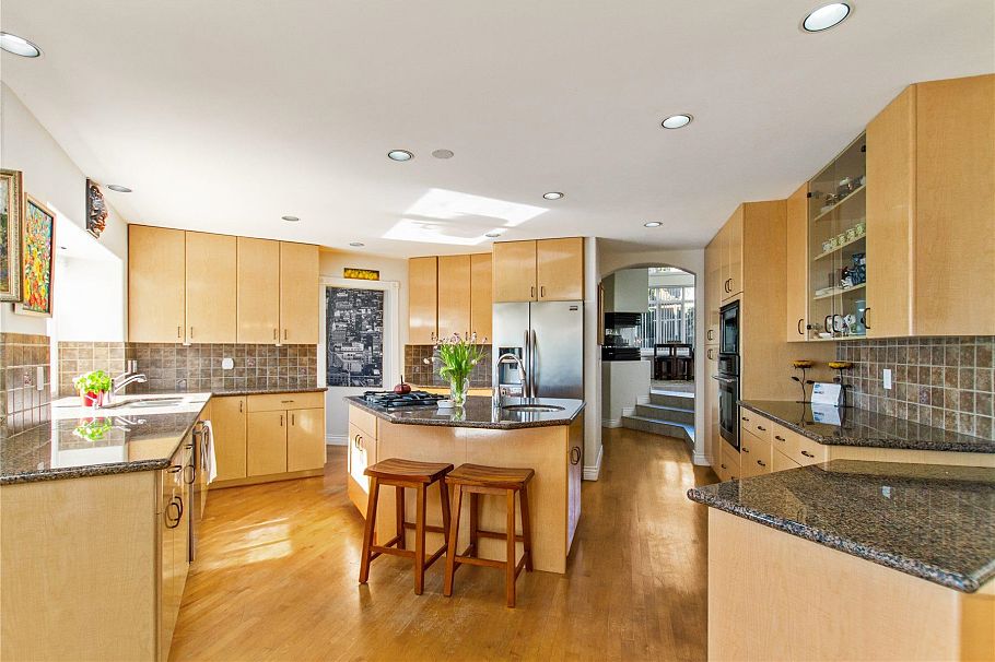 3866 Michener Way North Vancouver, BC - 9