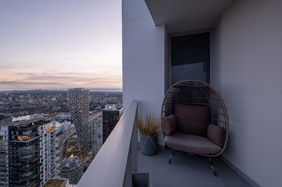 5205 1289 Hornby Street Vancouver, BC - 32