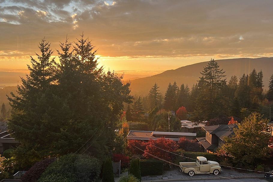 4050 St. Pauls Avenue North Vancouver, BC - 2