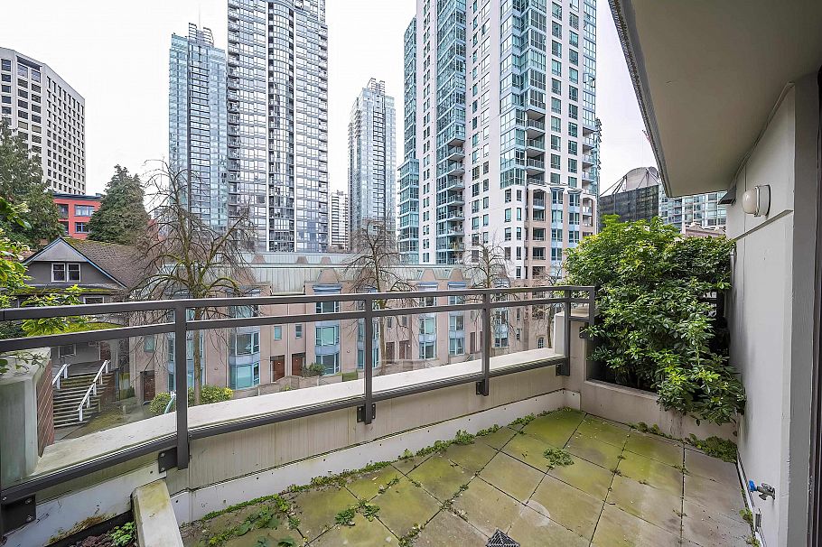 303 1211 Melville Street Vancouver, BC - 21