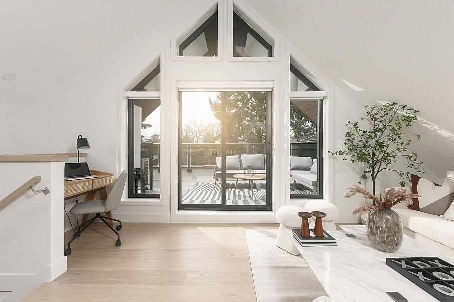 2 2635 W 12th Avenue Vancouver, BC - 1