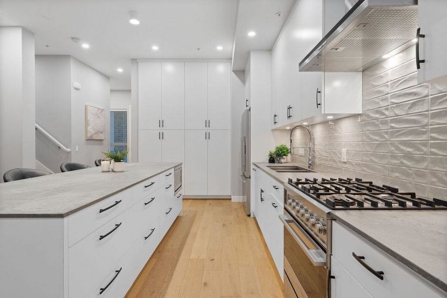 4684 Capilano Road North Vancouver, BC - 8