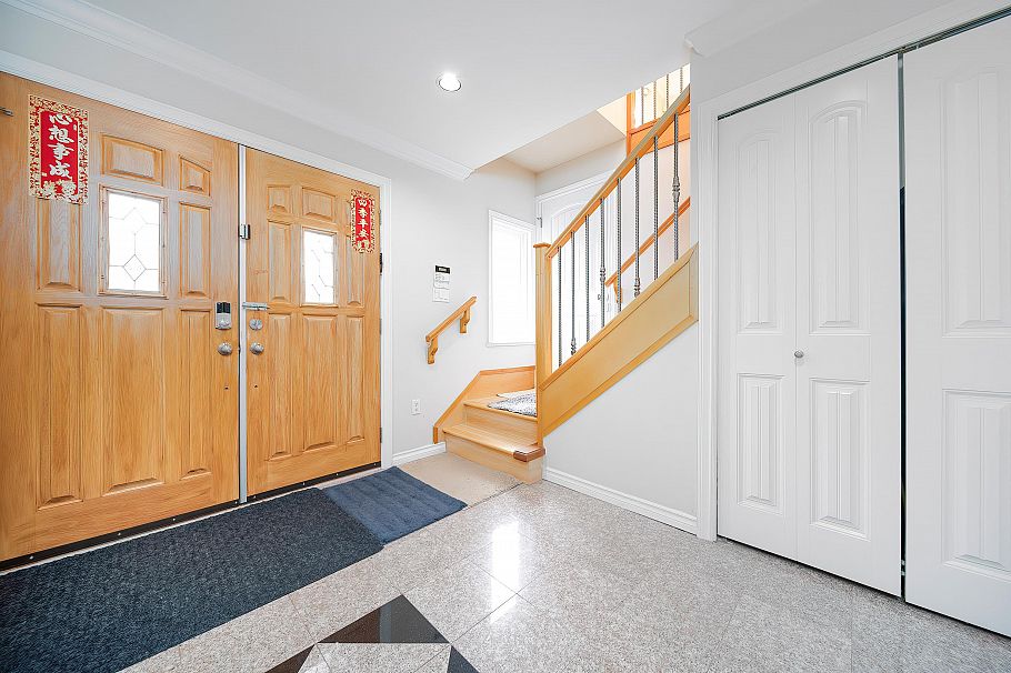 3320 E 43rd Avenue Vancouver, BC - 25