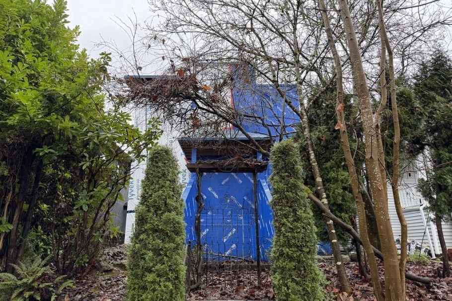 4538 W 12th Avenue Vancouver, BC - 2