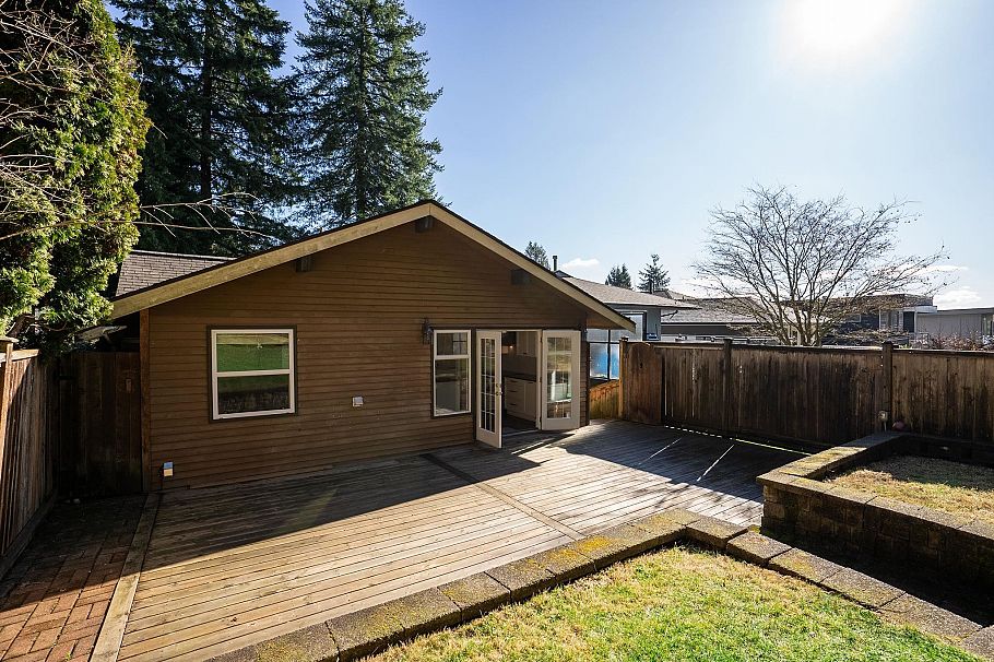 3015 Royal Avenue North Vancouver, BC - 17