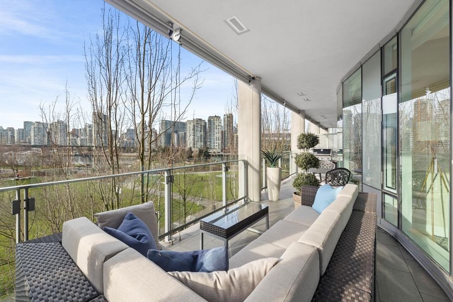 406 1616 Columbia Street Vancouver, BC - 2