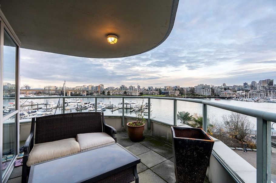 122 1228 Marinaside Crescent Vancouver, BC - 25