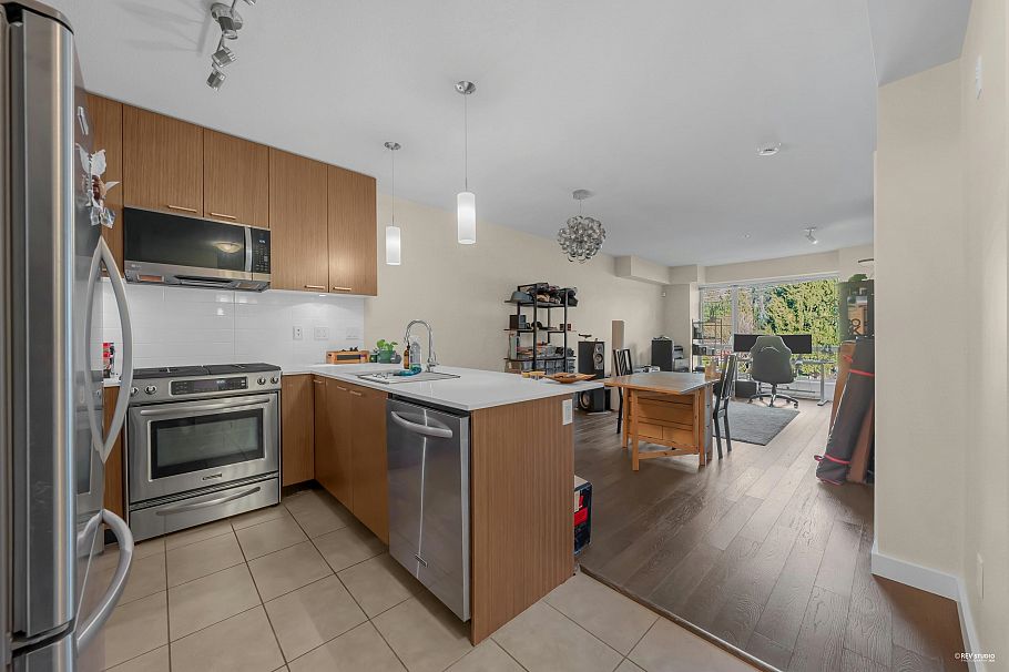 315 1330 Marine Drive North Vancouver, BC - 1