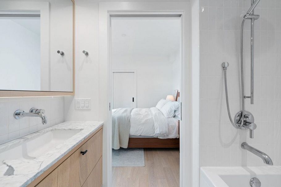 4921 Larch Street Vancouver, BC - 30