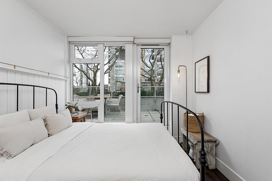 303 150 W 15th Street North Vancouver, BC - 20