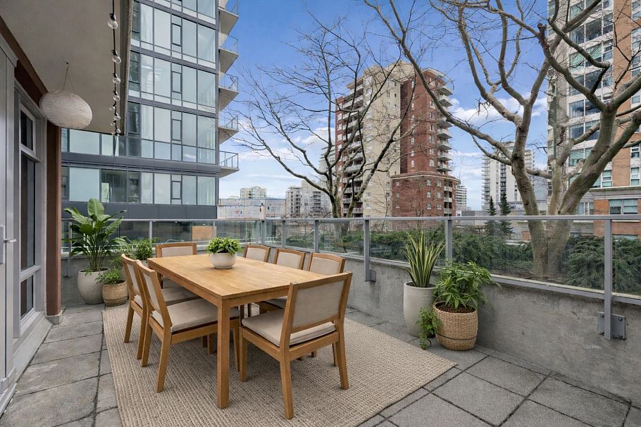 303 150 W 15th Street North Vancouver, BC - 27