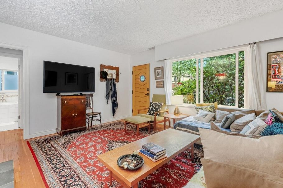 2917 E 28th Avenue Vancouver, BC - 4