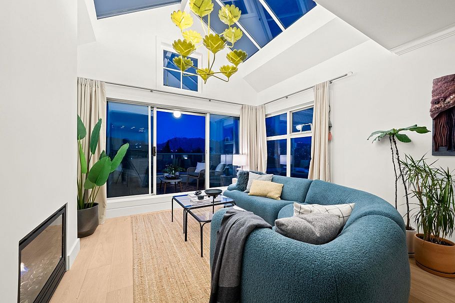 409 2250 W 3rd Avenue West Vancouver, BC - 2