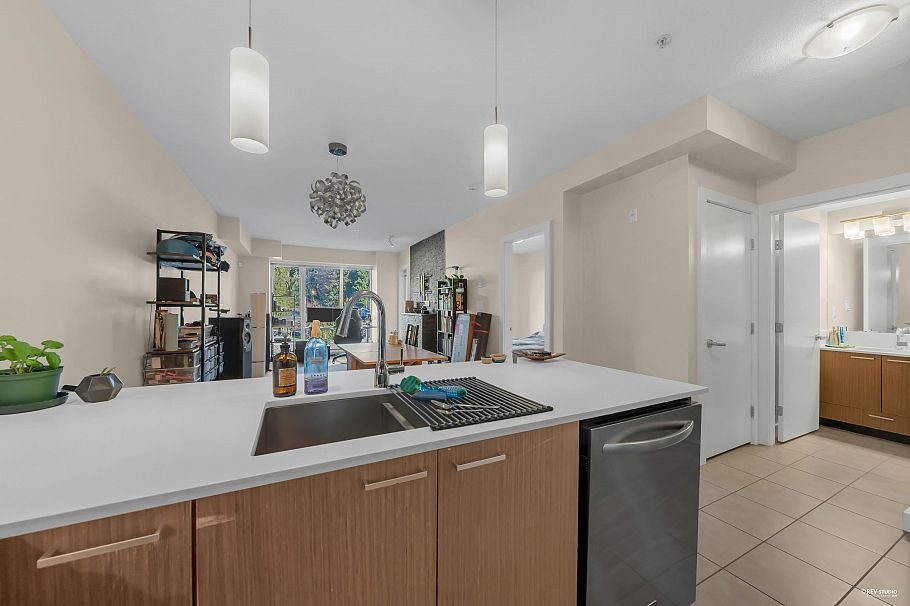 315 1330 Marine Drive North Vancouver, BC - 5