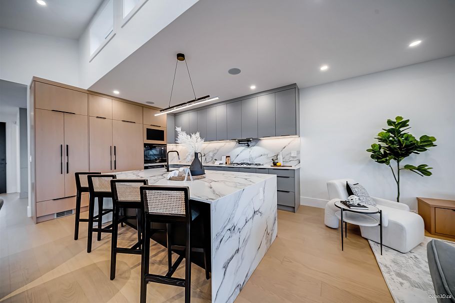 973 Adderley Street North Vancouver, BC - 12