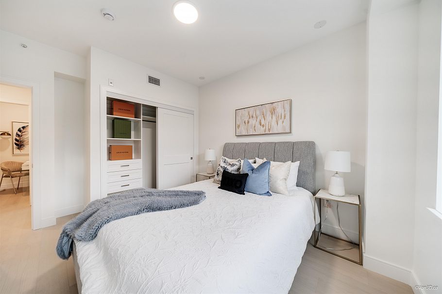 208 918 W 32nd Street Vancouver, BC - 22