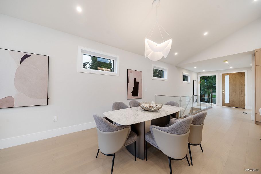 971 Adderley Street North Vancouver, BC - 12